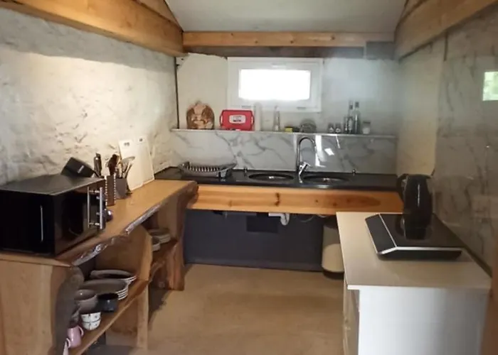 Korentil . Cosy House With Private Garden
