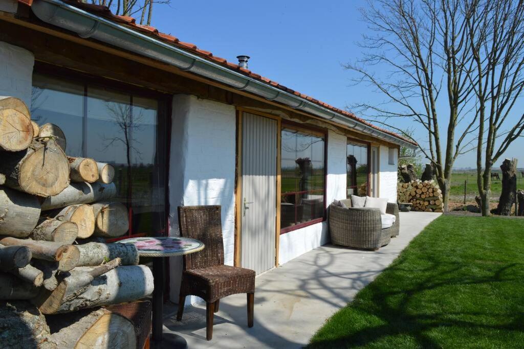Korentil . Cosy House With Private Garden